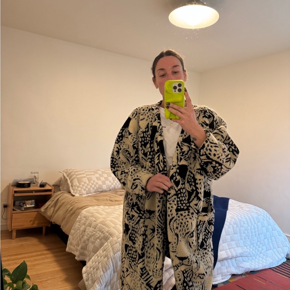 FARM Rio Leopard Patterned Jacket in Black and Cream - Picture 6 of 8